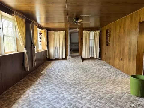 Living - 914 S Walnut St, Gerald, MO 63037 photo 5 of 7