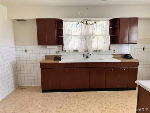 Kitchen - 914 S Walnut St, Gerald, MO 63037 photo 1 of 8