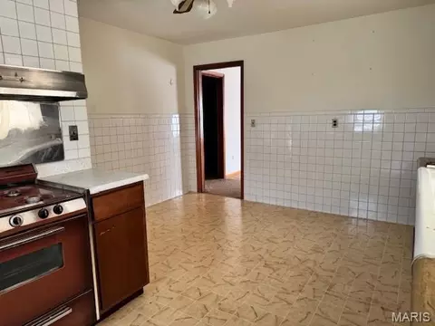 Kitchen - 914 S Walnut St, Gerald, MO 63037 photo 4 of 8