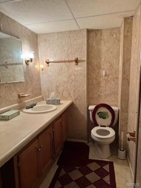 Bath - 914 S Walnut St, Gerald, MO 63037 photo 2 of 2
