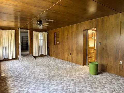 Living - 914 S Walnut St, Gerald, MO 63037 photo 4 of 7