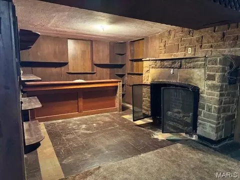 Living - 914 S Walnut St, Gerald, MO 63037 photo 3 of 7