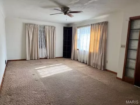 Living - 914 S Walnut St, Gerald, MO 63037 photo 1 of 7