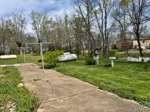 Exterior - 914 S Walnut St, Gerald, MO 63037 photo 8 of 10