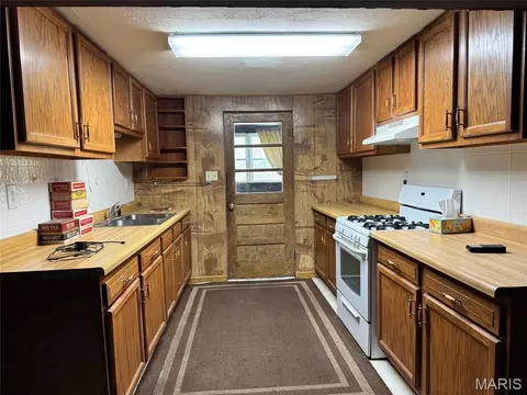 Kitchen - 914 S Walnut St, Gerald, MO 63037 photo 8 of 8