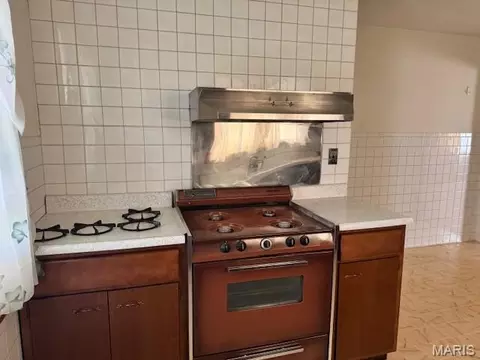 Kitchen - 914 S Walnut St, Gerald, MO 63037 photo 3 of 8