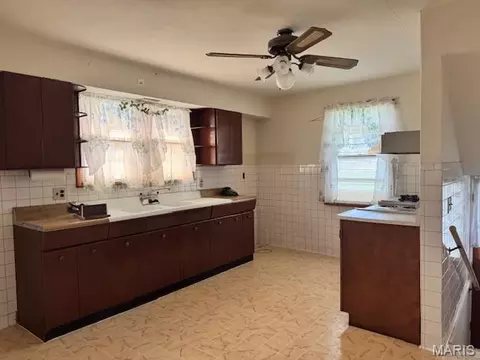 Kitchen - 914 S Walnut St, Gerald, MO 63037 photo 2 of 8