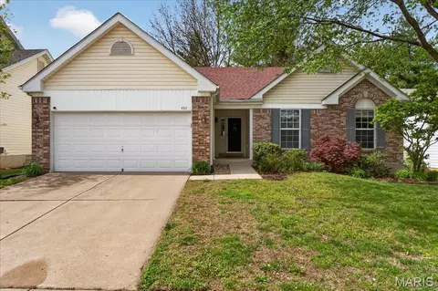 457 Coventry Trail Ln, Maryland Heights, MO 63043