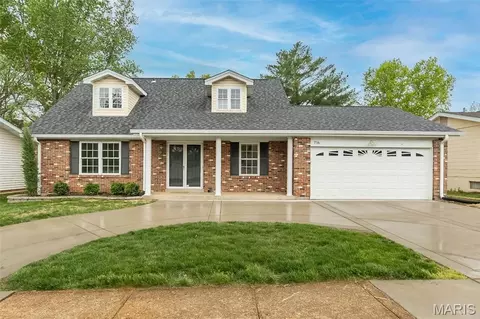 716 Reinke Rd, Ballwin, MO 63021