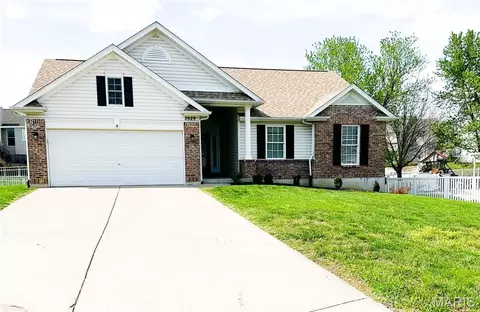2629 Homefield Woods Dr, O'fallon, MO 63366