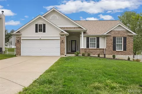 2629 Homefield Woods Dr, O'fallon, MO 63366