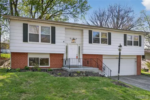 1667 Bronco Ln, Saint Louis, MO 63146