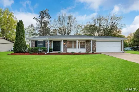17 Atwood Dr, Saint Peters, MO 63376