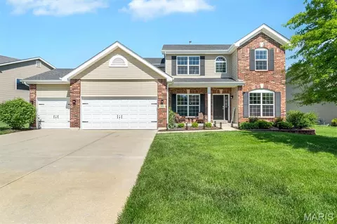 255 Mason Glen Dr, Lake Saint Louis, MO 63367