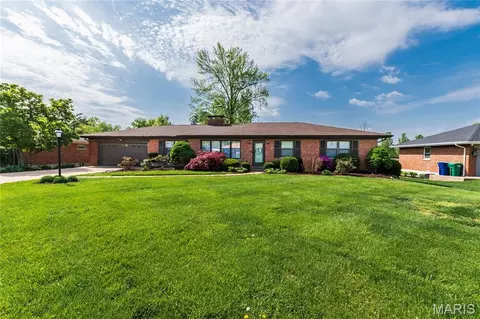 10620 Leebur Dr, Saint Louis, MO 63128