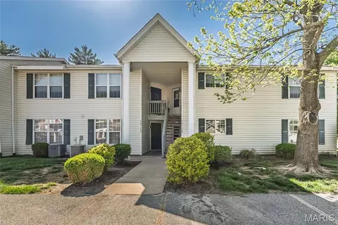 703 Sugar Glen Dr #4, Saint Peters, MO 63376