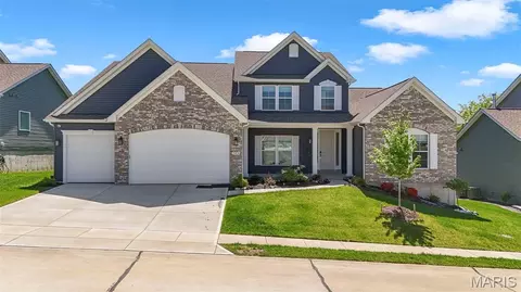 365 Kreder Ridge Cir, Saint Charles, MO 63304