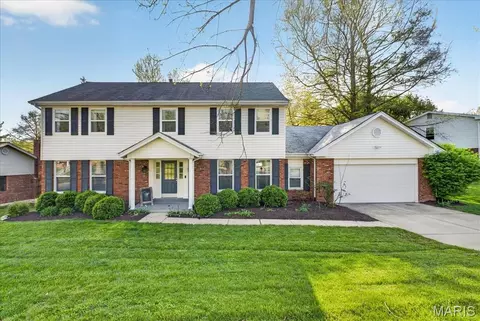 927 Baintree Ln, Ballwin, MO 63011
