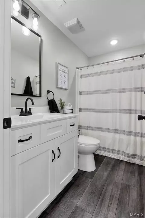 Bath - 214 Gladiola St, Jackson, MO 63755 photo 3 of 3