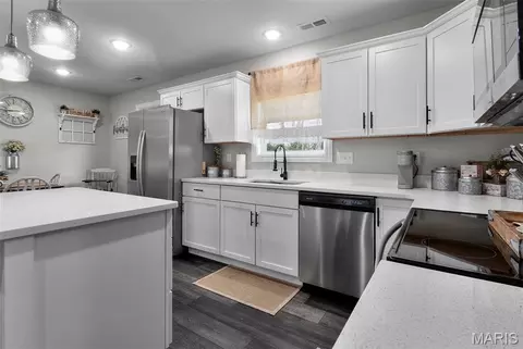 Kitchen - 214 Gladiola St, Jackson, MO 63755 photo 2 of 3