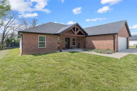214 Gladiola St, Jackson, MO 63755