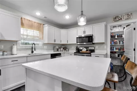 Kitchen - 214 Gladiola St, Jackson, MO 63755 photo 1 of 3
