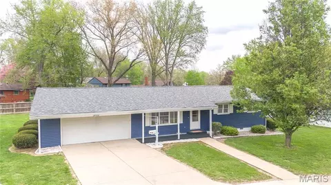 1433 Thistle Dr, Vandalia, IL 62471