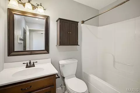 Bath - 330 Briar Crest Dr, Jackson, MO 63755 photo 1 of 3