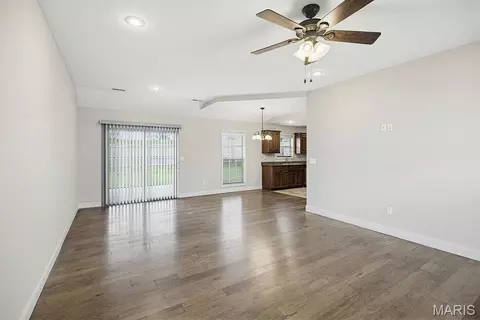 Living - 330 Briar Crest Dr, Jackson, MO 63755 photo 2 of 4