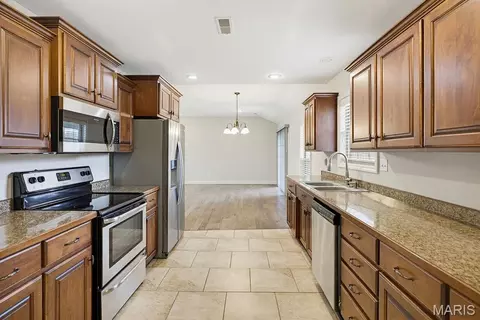 Entry Way - 330 Briar Crest Dr, Jackson, MO 63755 photo 2 of 2