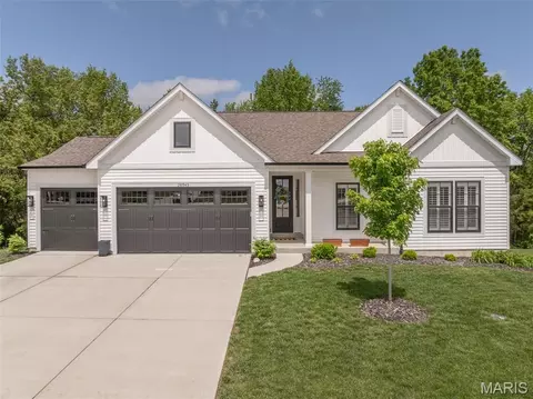 28943 Old Court Dr, Foristell, MO 63348