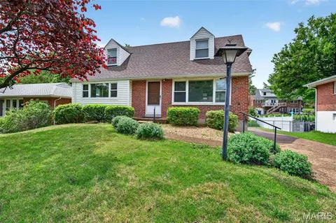 8735 Glenwood Dr, Saint Louis, MO 63126