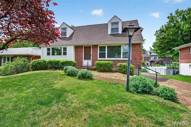 8735 Glenwood Dr, Saint Louis, MO 63126