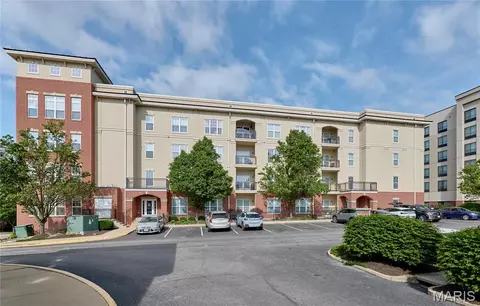 1251 Strassner Dr #2403, Brentwood, MO 63144