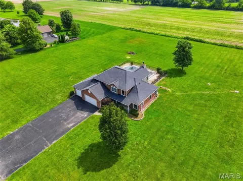 4722 Timber View Dr, Waterloo, IL 62298