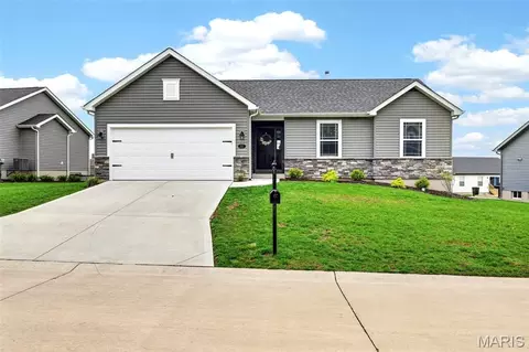 557 Lakewood Dr, Moscow Mills, MO 63362