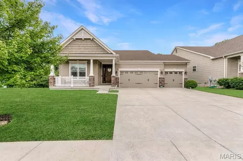 2780 Brook Hill Ln, Saint Charles, MO 63303