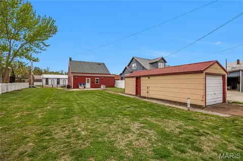 Exterior - 117 E 5th St, Hermann, MO 65041 photo 7 of 10