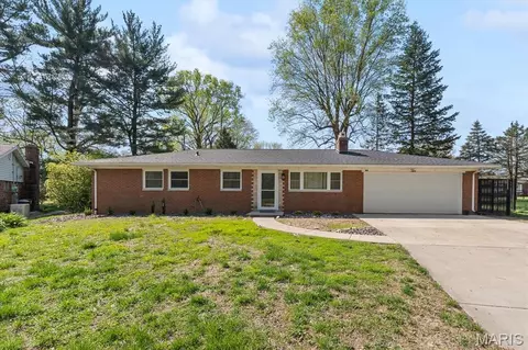 10 Wood Dr, Swansea, IL 62226