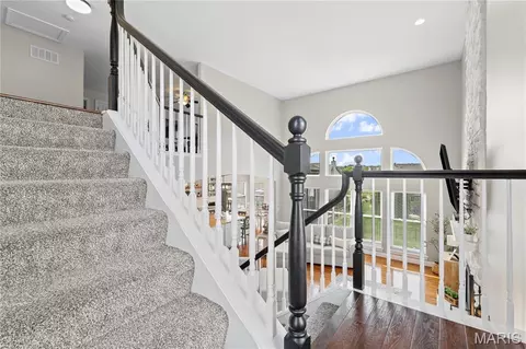 Entry Way - 1035 Sable Ln, Arnold, MO 63010 photo 9 of 16