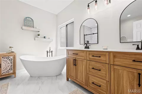 Bath - 1035 Sable Ln, Arnold, MO 63010 photo 3 of 13