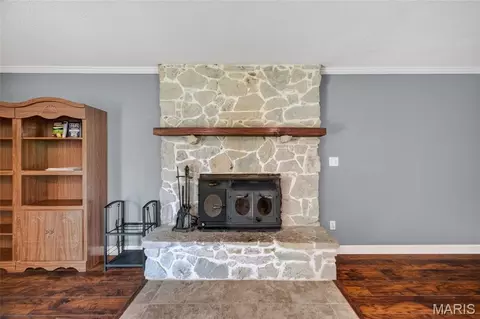 Living - 1324 Highway O, Rolla, MO 65401 photo 2 of 5