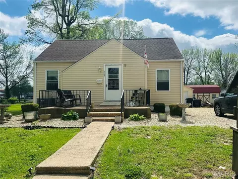308 Opal St, Saint James, MO 65559