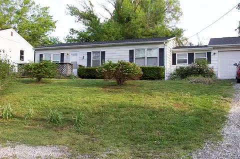 621 Bernard Dr, Belleville, IL 62223