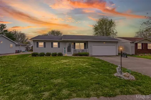 114 Rosewood Dr, Jerseyville, IL 62052