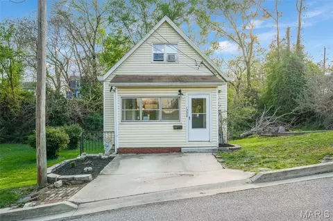 1334 Monroe St, Alton, IL 62002