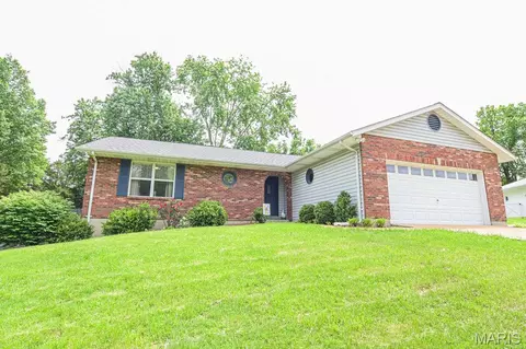 6124 Barrington Oaks Dr, Cedar Hill, MO 63016