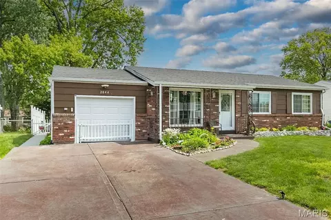 2844 Sugar Tree Ln, Maryland Heights, MO 63043