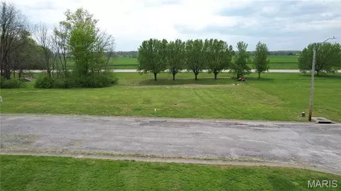 1000 Reinhardt Dr, New Athens, IL 62264