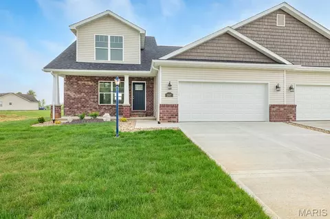 207 Wrigley Field Dr, Bethalto, IL 62010